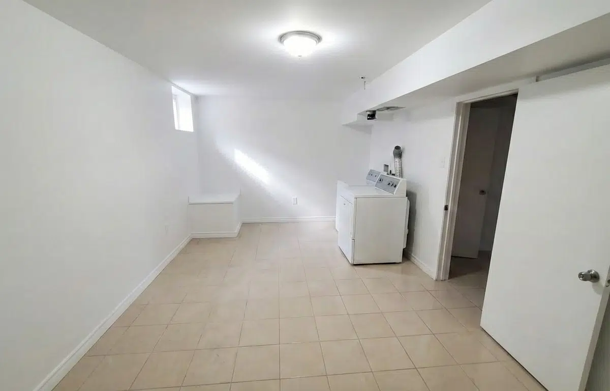 Chesaco Townhome with finished basement and washer and dryer.