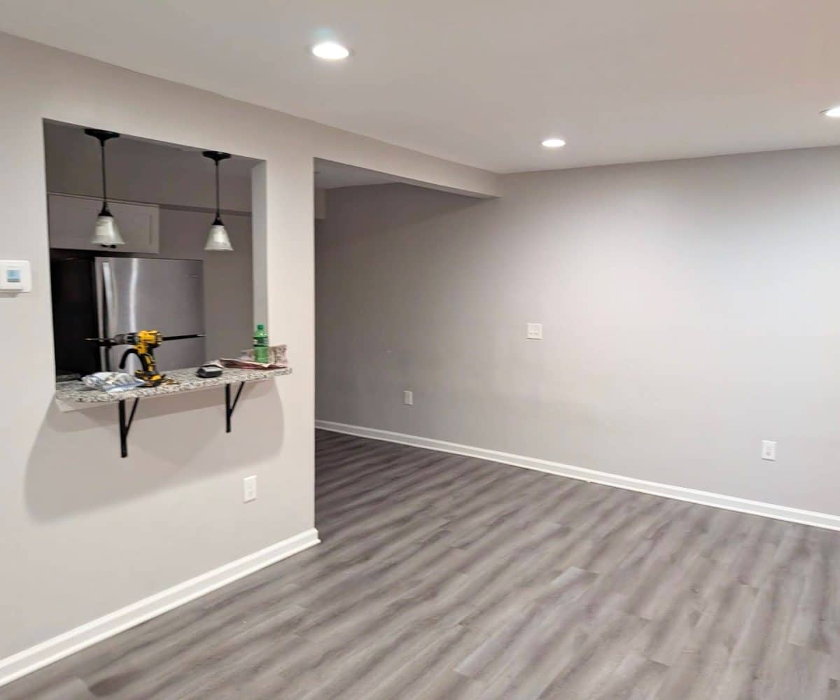 Alameda Townhomes dining room and kitchen.
