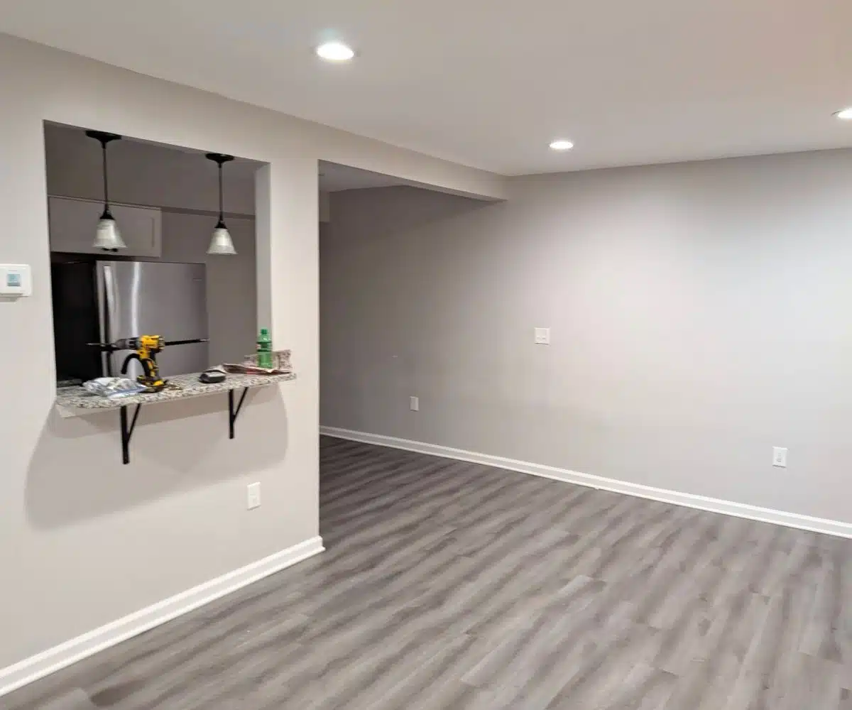 Alameda Townhomes dining room and kitchen.